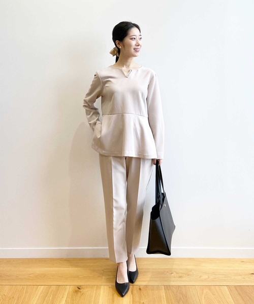 OPAQUE.CLIP（オペークドットクリップ）の「◆≪オケージョン／セットアップ対応≫ パール調ボタン付きペプラムブラウス【洗濯機洗い可／イージケア】（シャツ/ブラウス・レディース・ライトベージュ/ブルー系その他・40/38/42/36）」の15枚目の写真