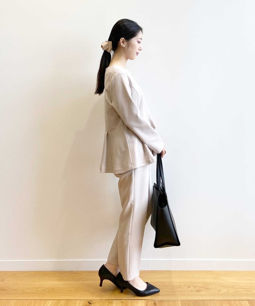 OPAQUE.CLIP（オペークドットクリップ）の「◆≪オケージョン／セットアップ対応≫ パール調ボタン付きペプラムブラウス【洗濯機洗い可／イージケア】（シャツ/ブラウス・レディース・ライトベージュ/ブルー系その他・40/38/42/36）」の16枚目の写真