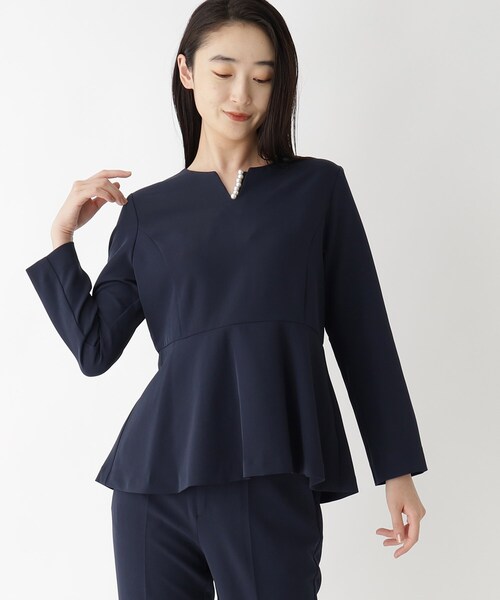 OPAQUE.CLIP（オペークドットクリップ）の「◆≪オケージョン／セットアップ対応≫ パール調ボタン付きペプラムブラウス【洗濯機洗い可／イージケア】（シャツ/ブラウス・レディース・ライトベージュ/ブルー系その他・40/38/42/36）」の13枚目の写真