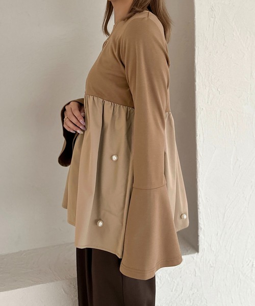 apres jour clair(アプレジュールクレア)の「【apres jour clair】パールペプラムトップス【ZOZOTOWN限定アイテム】(シャツ/ブラウス・レディース・ブラウン系その他/ブラック/グレイッシュベージュ・フリー/X-LARGE)」の12枚目の写真