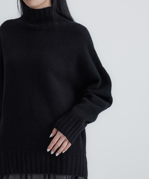 UNITED TOKYO（ユナイテッドトウキョウ）の「スリットボリュームタートルニット｜軽量/保温/保湿（ニット/セーター・レディース・グレー/オレンジ/ブラック/オフホワイト/インディゴブルー・FREE）」の21枚目の写真