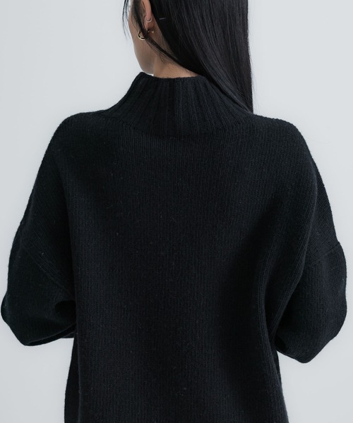 UNITED TOKYO（ユナイテッドトウキョウ）の「スリットボリュームタートルニット｜軽量/保温/保湿（ニット/セーター・レディース・グレー/オレンジ/ブラック/オフホワイト/インディゴブルー・FREE）」の22枚目の写真