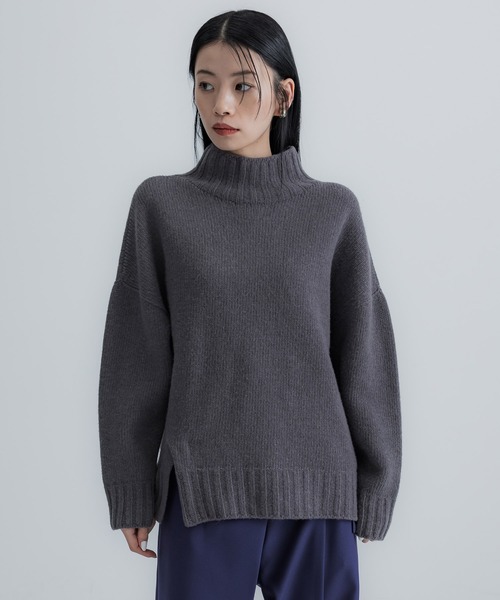 UNITED TOKYO（ユナイテッドトウキョウ）の「スリットボリュームタートルニット｜軽量/保温/保湿（ニット/セーター・レディース・グレー/オレンジ/ブラック/オフホワイト/インディゴブルー・FREE）」の19枚目の写真