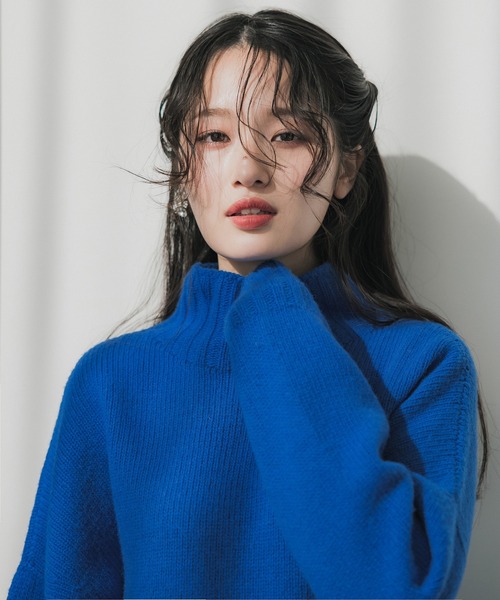 UNITED TOKYO（ユナイテッドトウキョウ）の「スリットボリュームタートルニット｜軽量/保温/保湿（ニット/セーター・レディース・グレー/オレンジ/ブラック/オフホワイト/インディゴブルー・FREE）」の13枚目の写真