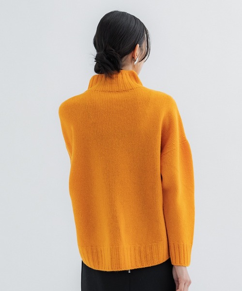 UNITED TOKYO（ユナイテッドトウキョウ）の「スリットボリュームタートルニット｜軽量/保温/保湿（ニット/セーター・レディース・グレー/オレンジ/ブラック/オフホワイト/インディゴブルー・FREE）」の9枚目の写真