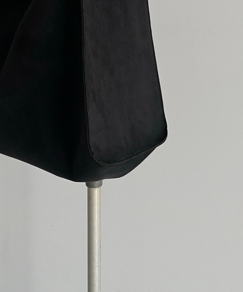 KAIKO(カイコー)の「KAIKO Ultrasuede shoulder bag(ショルダーバッグ・メンズ・ホワイト/ベージュ/ブラック・ONE SIZE)」の20枚目の写真