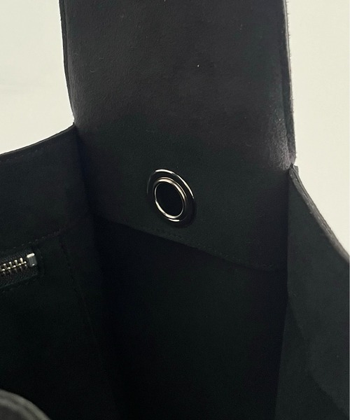 KAIKO(カイコー)の「KAIKO Ultrasuede shoulder bag(ショルダーバッグ・メンズ・ホワイト/ベージュ/ブラック・ONE SIZE)」の19枚目の写真