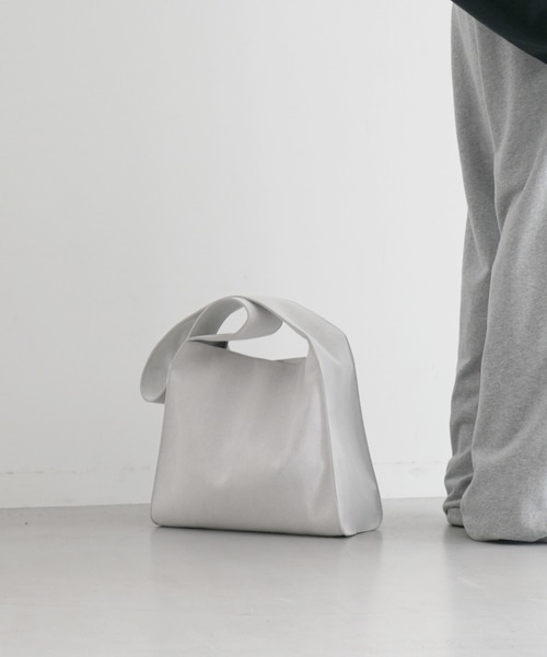 KAIKO(カイコー)の「KAIKO Ultrasuede shoulder bag(ショルダーバッグ・メンズ・ホワイト/ベージュ/ブラック・ONE SIZE)」の15枚目の写真