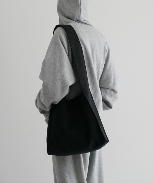 KAIKO(カイコー)の「KAIKO Ultrasuede shoulder bag(ショルダーバッグ・メンズ・ホワイト/ベージュ/ブラック・ONE SIZE)」の14枚目の写真