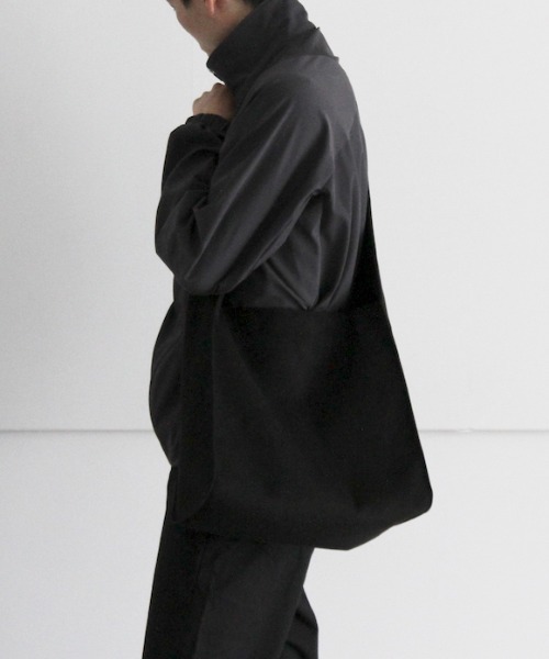 KAIKO(カイコー)の「KAIKO Ultrasuede shoulder bag(ショルダーバッグ・メンズ・ホワイト/ベージュ/ブラック・ONE SIZE)」の22枚目の写真