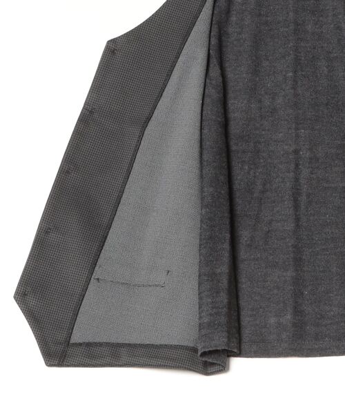 Perfect Suit FActory（パーフェクトスーツファクトリー）の「TRANS CONTINENTS　フロントクラシック　ニットジレ　千鳥　グレー/クロシロ（ベスト・メンズ・チャコールグレー/ブラック×ホワイト・L/M/LL）」の14枚目の写真