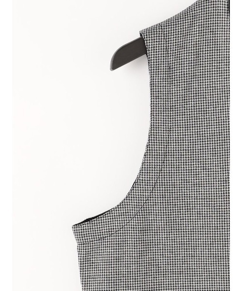 Perfect Suit FActory（パーフェクトスーツファクトリー）の「TRANS CONTINENTS　フロントクラシック　ニットジレ　千鳥　グレー/クロシロ（ベスト・メンズ・チャコールグレー/ブラック×ホワイト・L/M/LL）」の6枚目の写真