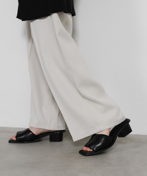 select MOCA(セレクトモカ)の「スクエアパテッドサンダル(サンダル・レディース・ブラック/ライトベージュ・SMALL/MEDIUM/LARGE)」の15枚目の写真