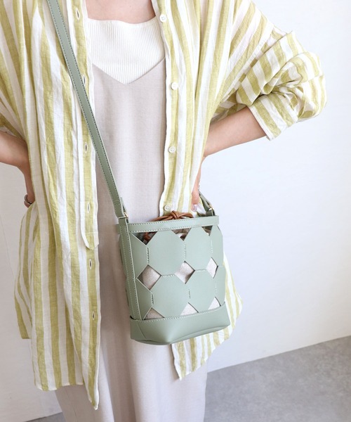 MIAN （ミアン）の「パネル切替ミニショルダーバッグ（ショルダーバッグ・レディース・ミント/ブラック/アイボリー・FREE）」の3枚目の写真