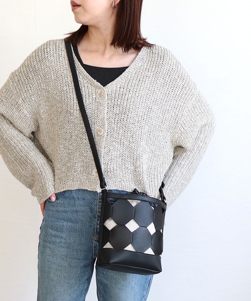 MIAN （ミアン）の「パネル切替ミニショルダーバッグ（ショルダーバッグ・レディース・ミント/ブラック/アイボリー・FREE）」の2枚目の写真