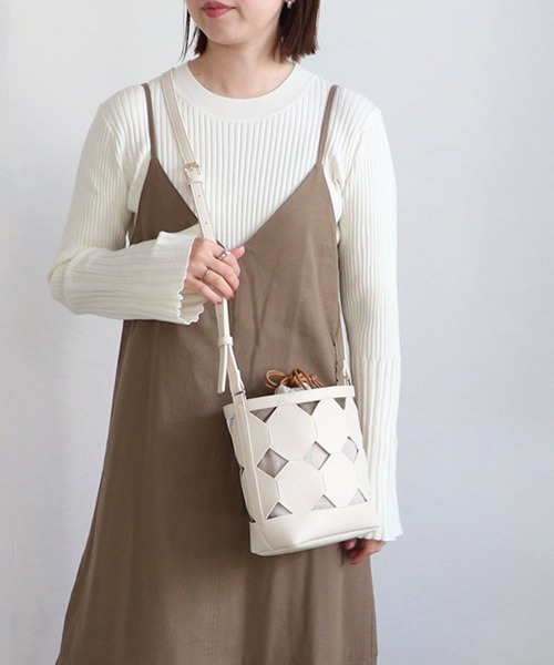 MIAN （ミアン）の「パネル切替ミニショルダーバッグ（ショルダーバッグ・レディース・ミント/ブラック/アイボリー・FREE）」の12枚目の写真