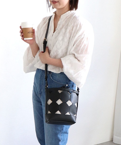 MIAN （ミアン）の「パネル切替ミニショルダーバッグ（ショルダーバッグ・レディース・ミント/ブラック/アイボリー・FREE）」の8枚目の写真