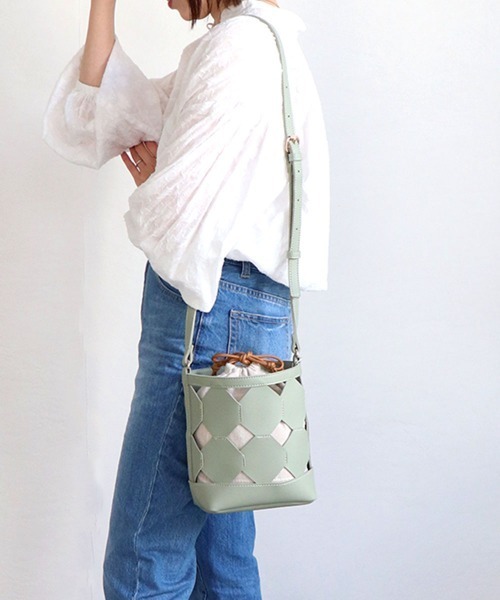 MIAN （ミアン）の「パネル切替ミニショルダーバッグ（ショルダーバッグ・レディース・ミント/ブラック/アイボリー・FREE）」の17枚目の写真