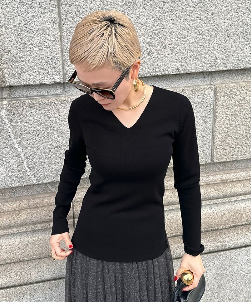 JENNE(ジェンヌ)の「Vネック美シルエットニット(ニット/セーター・レディース・ストライプ/ネイビー/ホワイト/ブラック・SMALL/MEDIUM/LARGE)」の3枚目の写真