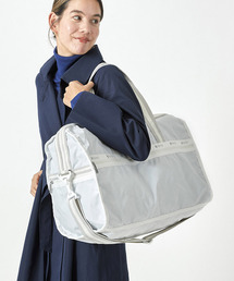 美品レスポートサックDELUXELGWEEKENDERスペクテイタークールグレイ LeSportsac（レスポートサック）の「DELUXE LG WEEKENDER