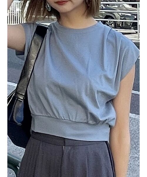 MURUA（ムルーア）の「タックワイドショルダートップス（Tシャツ/カットソー・レディース・ブラック/ホワイト/ブルー/モカ・FREE）」の4枚目の写真