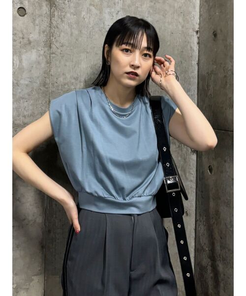 MURUA（ムルーア）の「タックワイドショルダートップス（Tシャツ/カットソー・レディース・ブラック/ホワイト/ブルー/モカ・FREE）」の6枚目の写真