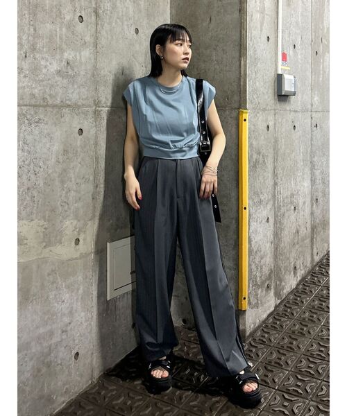 MURUA（ムルーア）の「タックワイドショルダートップス（Tシャツ/カットソー・レディース・ブラック/ホワイト/ブルー/モカ・FREE）」の7枚目の写真