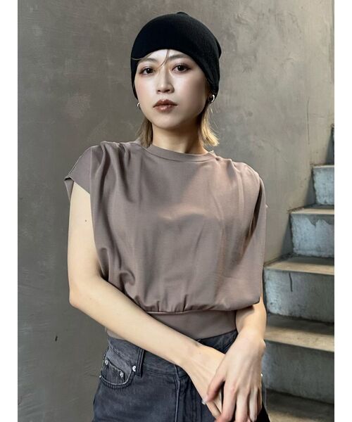 MURUA（ムルーア）の「タックワイドショルダートップス（Tシャツ/カットソー・レディース・ブラック/ホワイト/ブルー/モカ・FREE）」の8枚目の写真