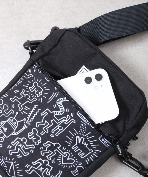 Keith Haring(キース・ヘリング)の「JUNESELECT Keith Haring キースヘリング タテ型ショルダーバッグ(ショルダーバッグ・メンズ・ブラック・FREE)」の4枚目の写真