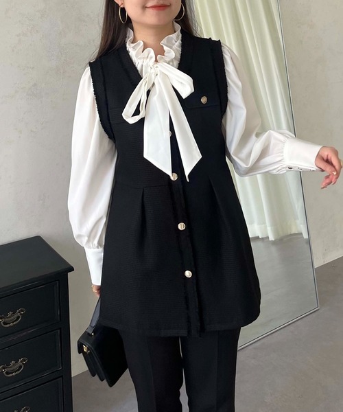 prose verse（プロズヴェール）の「金ボタンツイードペプラムジレ