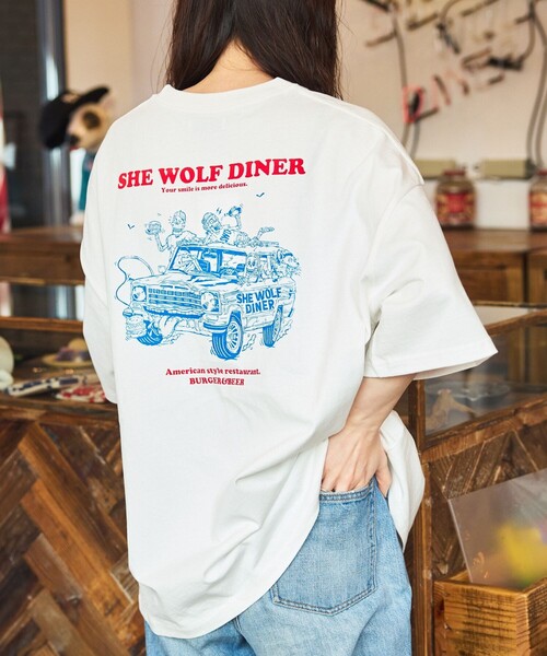 FREAK'S STORE（フリークスストア）の「限定展開 SHE WOLF DINER×FREAK'S STORE/シーウルフダイナー 別注 ビッグシルエット バックプリントTシャツ/CAR（Tシャツ/カットソー・メンズ・アッシュグレー/ネイビー/スミクロ/ホワイト・MEDIUM/SMALL/LARGE）」の16枚目の写真