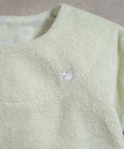 NAOMI ITO（ナオミイトウ）の「【NAOMI ITO(ナオミイトウ)】 オーガニックパイル 半袖2wayドレス 50～70cm（ロンパース・キッズ・ライトグリーン/クリーム・50-70cm）」の6枚目の写真