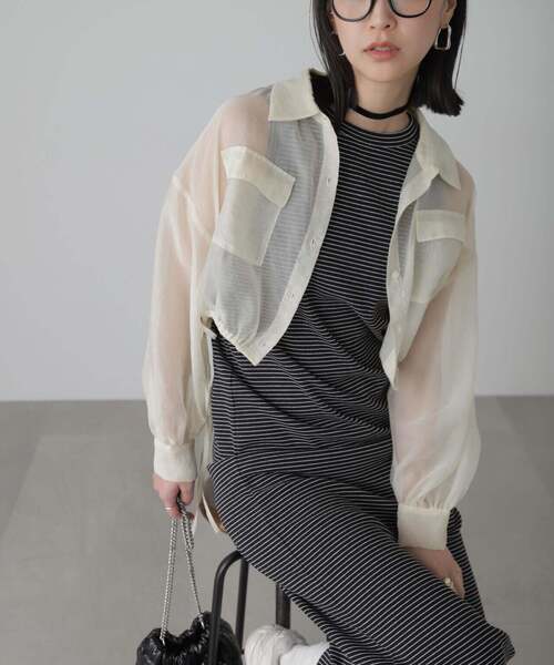 FREE'S MART(フリーズマート)の「◆裾ドロストショート丈シアーシャツ(シャツ/ブラウス・レディース・ブラック/ピンク/ホワイト/ブルー・FREE)」の9枚目の写真