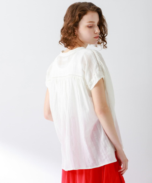 URBAN RESEARCH Sonny Label(アーバンリサーチサニーレーベル)の「『WEB限定』楊柳ドビーギャザーブラウス(シャツ/ブラウス・レディース・レッド/オフホワイト/ブルー系その他/ブラック・FREE)」の8枚目の写真