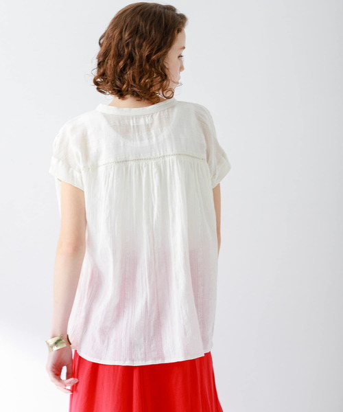 URBAN RESEARCH Sonny Label(アーバンリサーチサニーレーベル)の「『WEB限定』楊柳ドビーギャザーブラウス(シャツ/ブラウス・レディース・レッド/オフホワイト/ブルー系その他/ブラック・FREE)」の9枚目の写真
