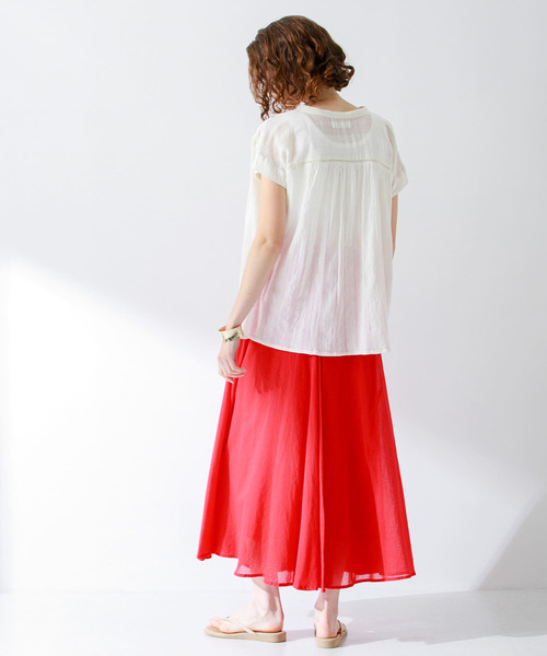 URBAN RESEARCH Sonny Label(アーバンリサーチサニーレーベル)の「『WEB限定』楊柳ドビーギャザーブラウス(シャツ/ブラウス・レディース・レッド/オフホワイト/ブルー系その他/ブラック・FREE)」の12枚目の写真