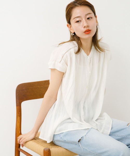 URBAN RESEARCH Sonny Label(アーバンリサーチサニーレーベル)の「『WEB限定』楊柳ドビーギャザーブラウス(シャツ/ブラウス・レディース・レッド/オフホワイト/ブルー系その他/ブラック・FREE)」の13枚目の写真