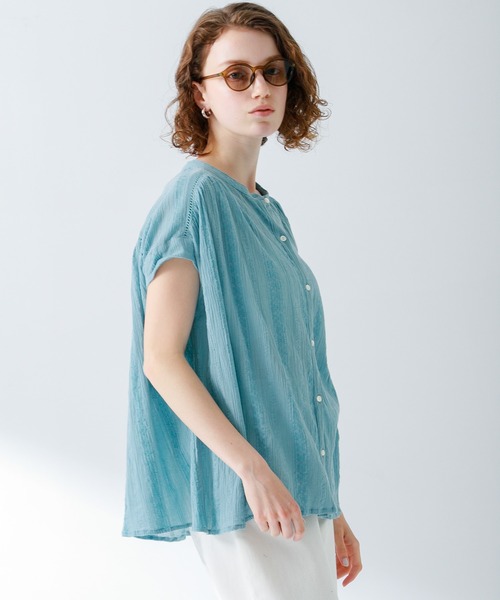URBAN RESEARCH Sonny Label(アーバンリサーチサニーレーベル)の「『WEB限定』楊柳ドビーギャザーブラウス(シャツ/ブラウス・レディース・レッド/オフホワイト/ブルー系その他/ブラック・FREE)」の3枚目の写真