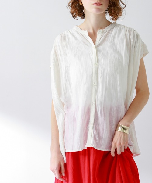 URBAN RESEARCH Sonny Label(アーバンリサーチサニーレーベル)の「『WEB限定』楊柳ドビーギャザーブラウス(シャツ/ブラウス・レディース・レッド/オフホワイト/ブルー系その他/ブラック・FREE)」の1枚目の写真