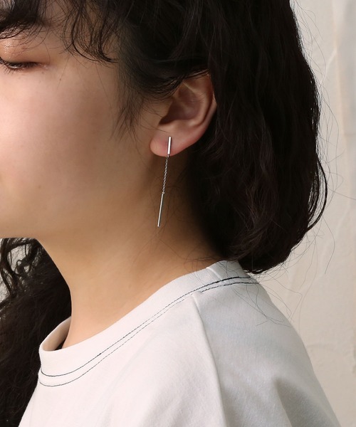 colleca la(コレカラ)の「ノンホール・ショートバー×チェーンのイヤリング(イヤリング・レディース・シルバー/ゴールド・FREE)」の1枚目の写真