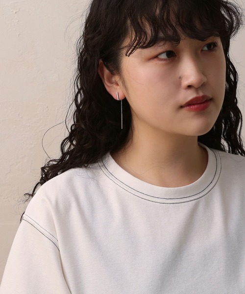 colleca la(コレカラ)の「ノンホール・ショートバー×チェーンのイヤリング(イヤリング・レディース・シルバー/ゴールド・FREE)」の3枚目の写真