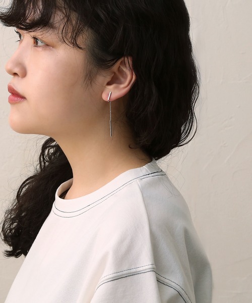 colleca la(コレカラ)の「ノンホール・ショートバー×チェーンのイヤリング(イヤリング・レディース・シルバー/ゴールド・FREE)」の4枚目の写真