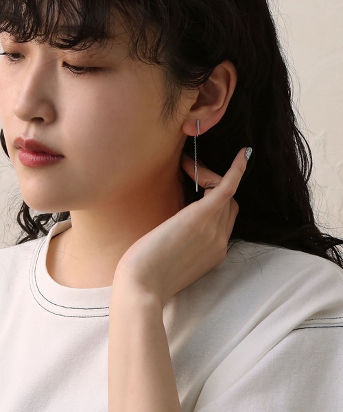 colleca la(コレカラ)の「ノンホール・ショートバー×チェーンのイヤリング(イヤリング・レディース・シルバー/ゴールド・FREE)」の5枚目の写真