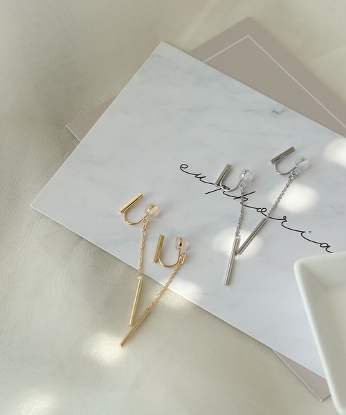colleca la(コレカラ)の「ノンホール・ショートバー×チェーンのイヤリング(イヤリング・レディース・シルバー/ゴールド・FREE)」の7枚目の写真