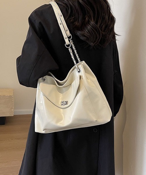 NANEA（ナネア）の「チェーンショルダー2WAYトートバッグ（トートバッグ・レディース・ホワイト/ブラック/ピンク/シルバー/グリーン・フリー）」の2枚目の写真