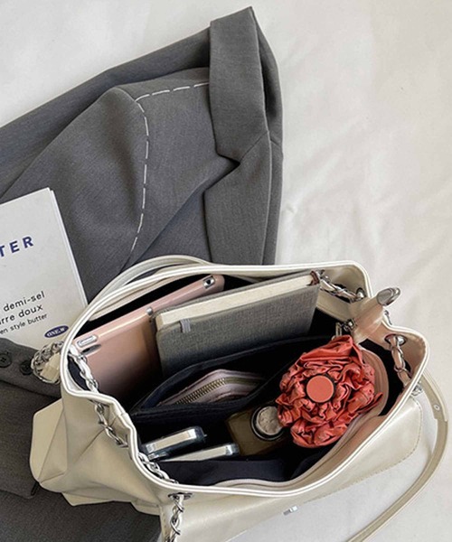 NANEA（ナネア）の「チェーンショルダー2WAYトートバッグ（トートバッグ・レディース・ホワイト/ブラック/ピンク/シルバー/グリーン・フリー）」の18枚目の写真