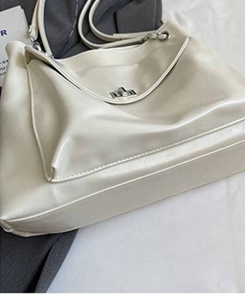 NANEA（ナネア）の「チェーンショルダー2WAYトートバッグ（トートバッグ・レディース・ホワイト/ブラック/ピンク/シルバー/グリーン・フリー）」の14枚目の写真