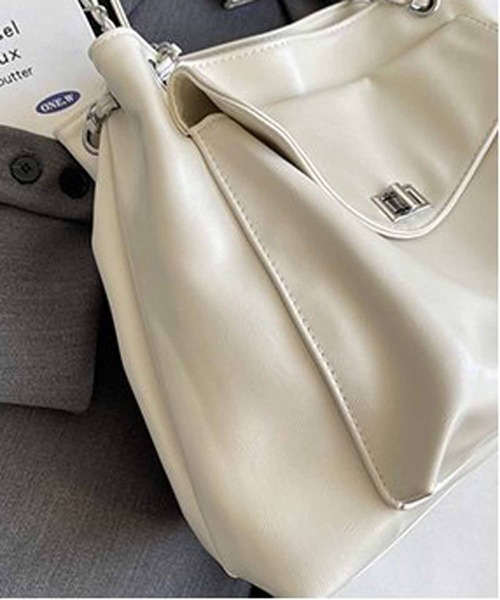 NANEA（ナネア）の「チェーンショルダー2WAYトートバッグ（トートバッグ・レディース・ホワイト/ブラック/ピンク/シルバー/グリーン・フリー）」の13枚目の写真