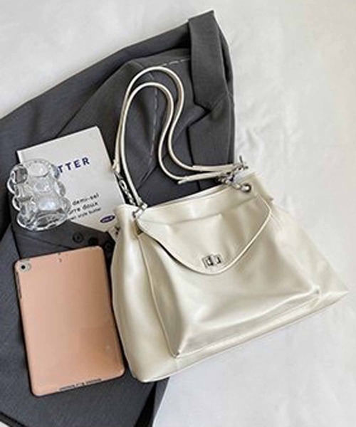 NANEA（ナネア）の「チェーンショルダー2WAYトートバッグ（トートバッグ・レディース・ホワイト/ブラック/ピンク/シルバー/グリーン・フリー）」の12枚目の写真