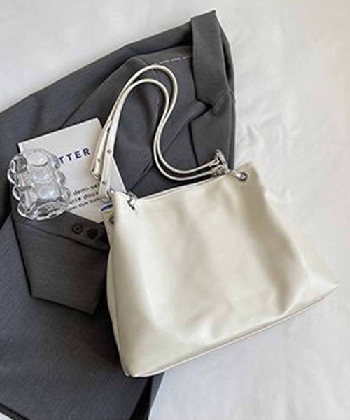 NANEA（ナネア）の「チェーンショルダー2WAYトートバッグ（トートバッグ・レディース・ホワイト/ブラック/ピンク/シルバー/グリーン・フリー）」の11枚目の写真